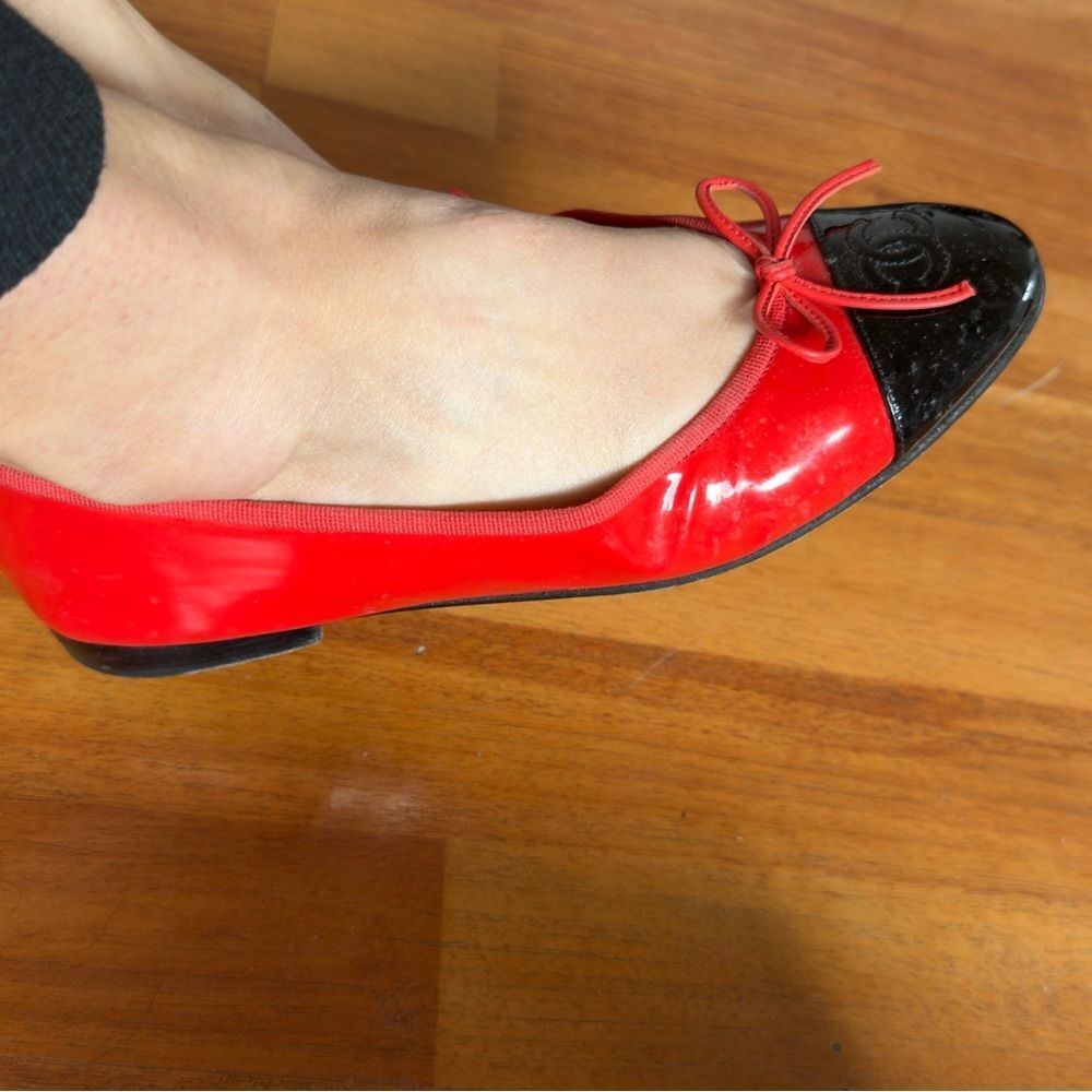 CHANEL Women's Red and Black cap toe Flats - Picture 5 of 8
